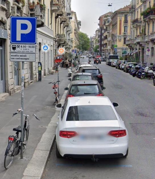 Appartement In Historic Building- Porta Venezia Milan